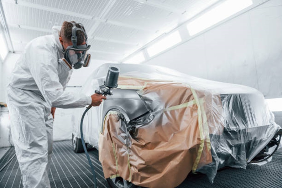 Classic Car Restoration: What to Look for in a Paint Shop